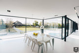 Zwarte schuifpui bij moderne villa-KELLER minimal windows® by Kumasol-alle,Exterieur vrijstaand,Vrijstaand-Zwarte schuifpui bij moderne villa | OBLY.com-OBLY