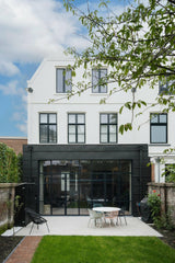 Zwarte uitbouw aan klassieke woning-Jaren 30 architect-Aanbouw / uitbouw-OBLY