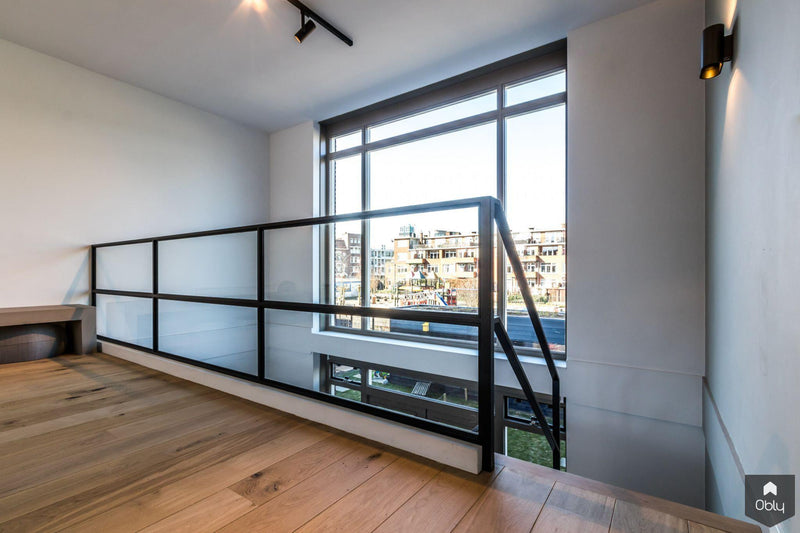 Zwevende houten trap met nis-Van Bruchem Staircases-alle,Entree hal trap-OBLY