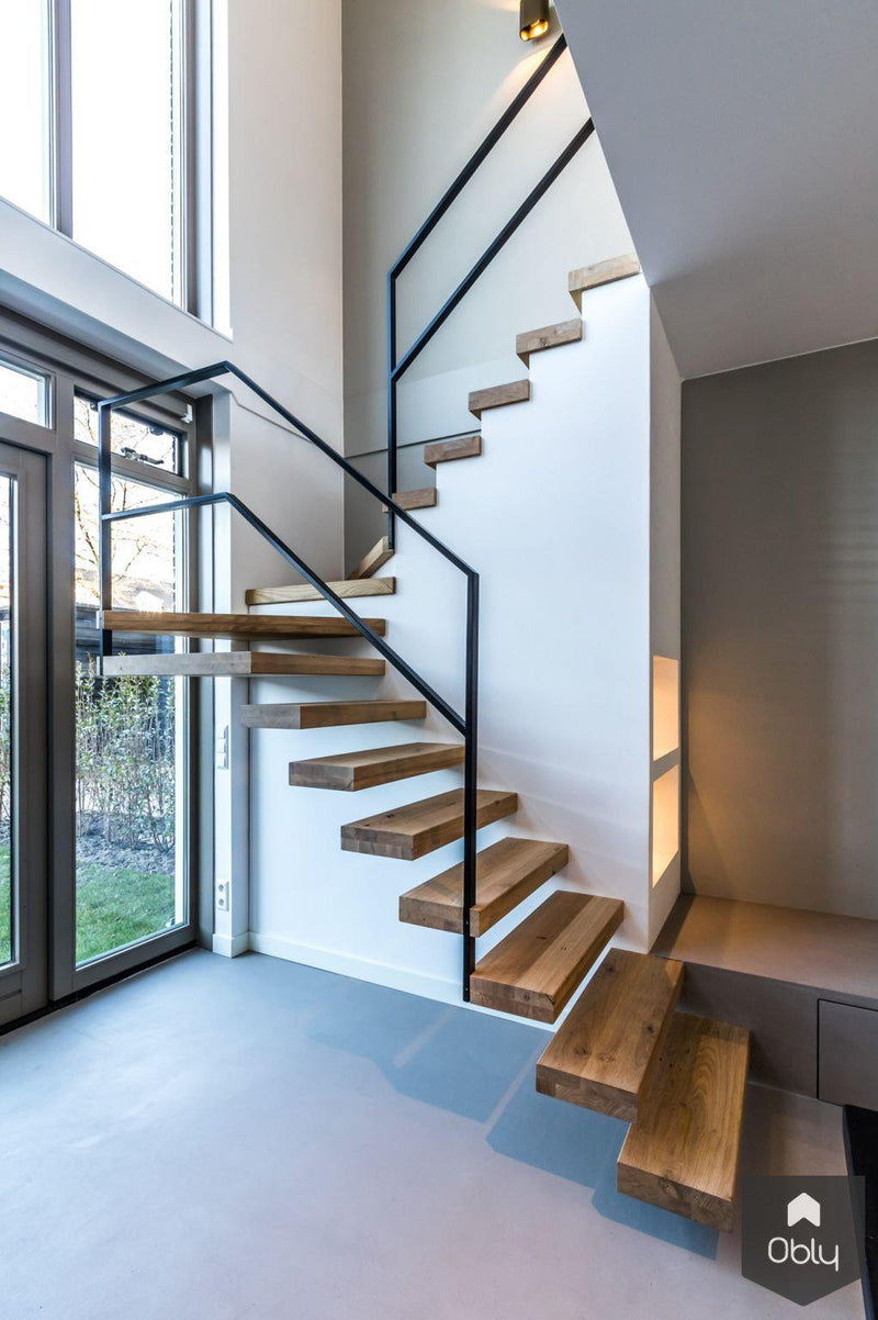 Zwevende houten trap met nis-Van Bruchem Staircases-alle,Entree hal trap-OBLY