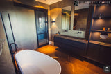 Badkamer met warme kleuren-De Eerste Kamer-alle, Badkamer-OBLY