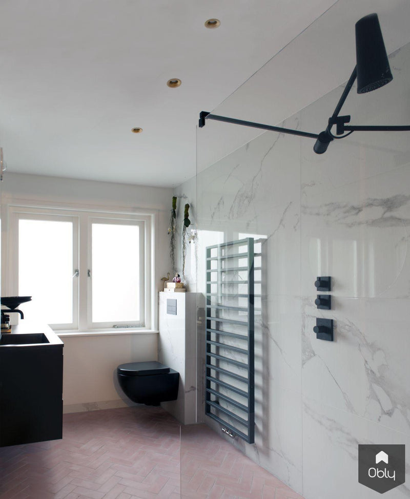 badkamer visgraat vloertegels en marmeren wand-Ijzersterk Interieurontwerp-alle,Badkamer-OBLY