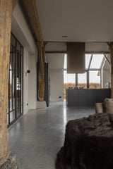 betonvloer in woonboerderij-Willem Designvloeren-Woonkamer-Betonvloer in woonboerderij-OBLY