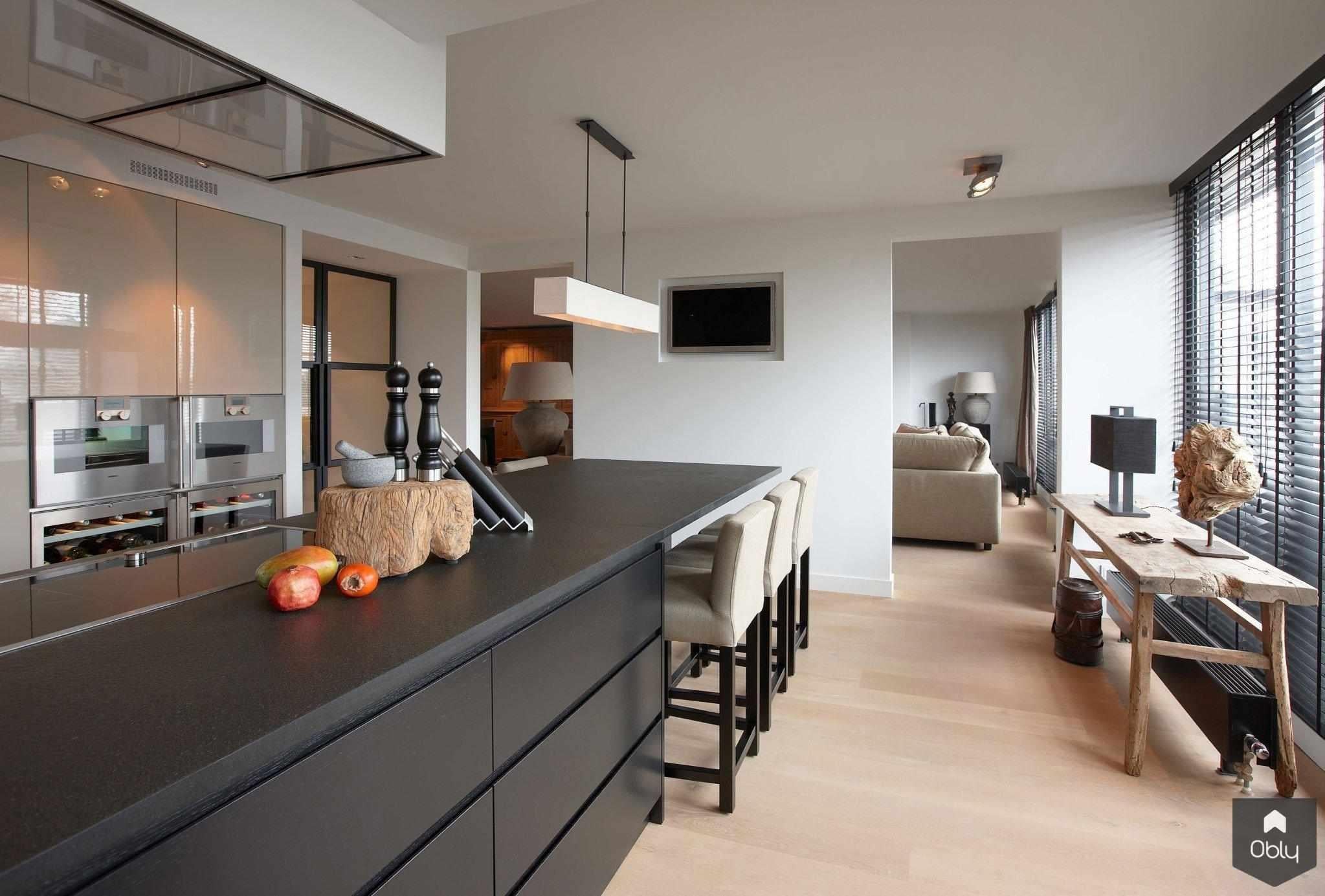 contrastrijk Penthouse-Erik Koijen-alle,Keuken,keuken met eiland,moderne keuken,open keuken woonkamer,warme woonkamer sfeer,woonkamer met keuken-OBLY