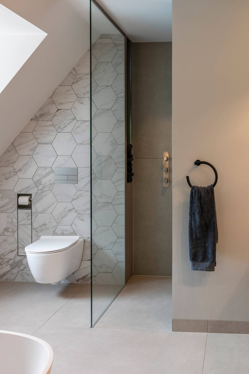 Design badkamer met marmeren hexagon tegels-OBLY-alle, Badkamer-Design badkamer met marmeren hexagon tegels-OBLY