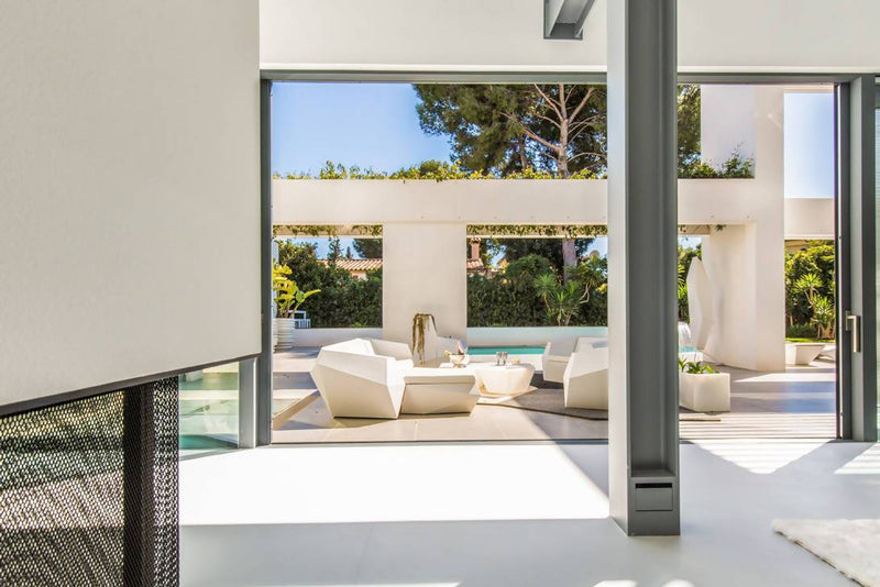 Exclusief wit buitenmeubilair-VONDOM X PW-Tuin-Buitenmeubilair luxe villa in Mallorca -OBLY