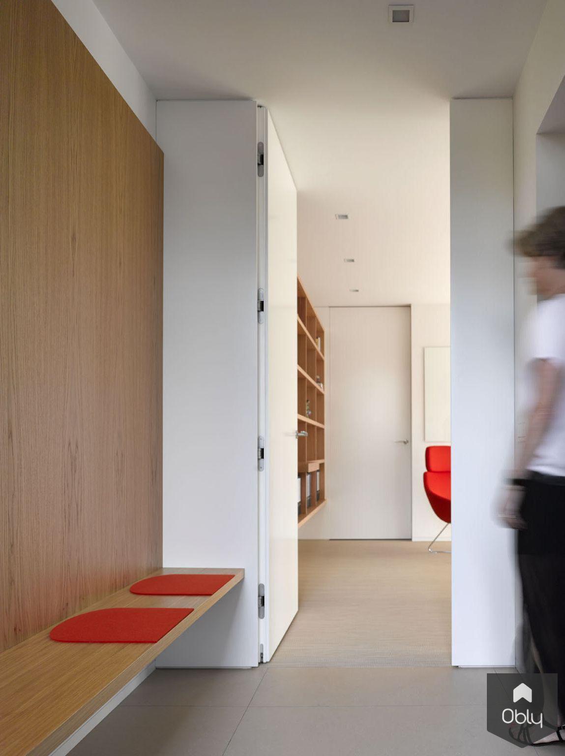 kantoor aan huis in aanbouw-Doret Schulkes Interieurarchitect-Aanbouw,alle,ingebouwde boekenkast,kantoor aan huis,moderne aanbouw,praktijkruimte aan huis,wachtruimte design,warme kantoorruimte-OBLY