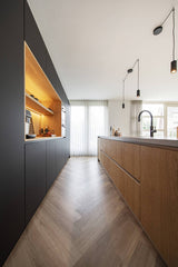 Keuken met mat zwarte hoge kastenwand-Ergoform-alle, Keuken, Woonkamer- Keuken met mat zwarte hoge kastenwand -OBLY