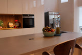 Klassieke hoogglans keuken met kookeiland-NewLook Keukens-Keuken-OBLY