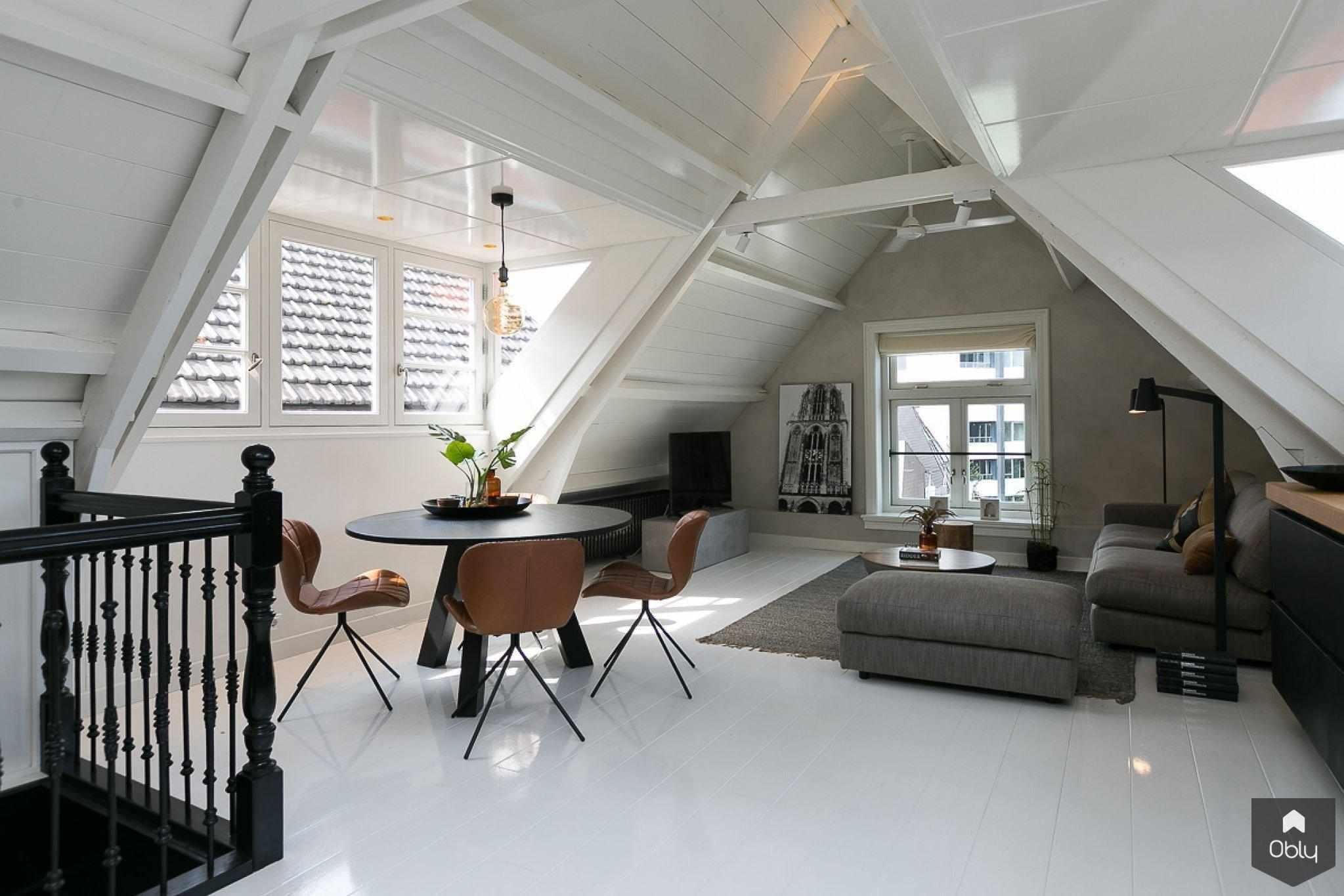 loft appartement-Cris van Amsterdam-alle,industrieel loft appartement,loft appartement interieur,minimalistisch loft design,modern loft interieur,open loft woonruimte,Woonkamer-OBLY