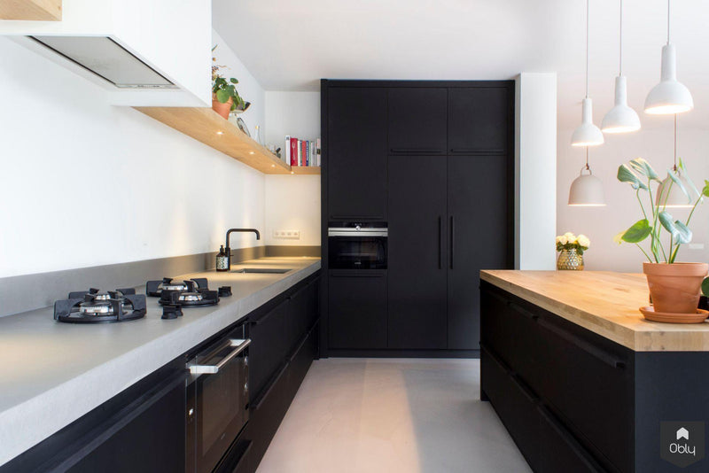 Mat zwarte keuken met betonnen en houten werkblad-Robert Tediek Keukens & Interieur-alle, Keuken-OBLY