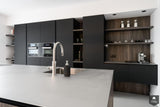 Mat zwarte keuken met groot kookeiland-Bert van Vlijmen-alle, Keuken-OBLY