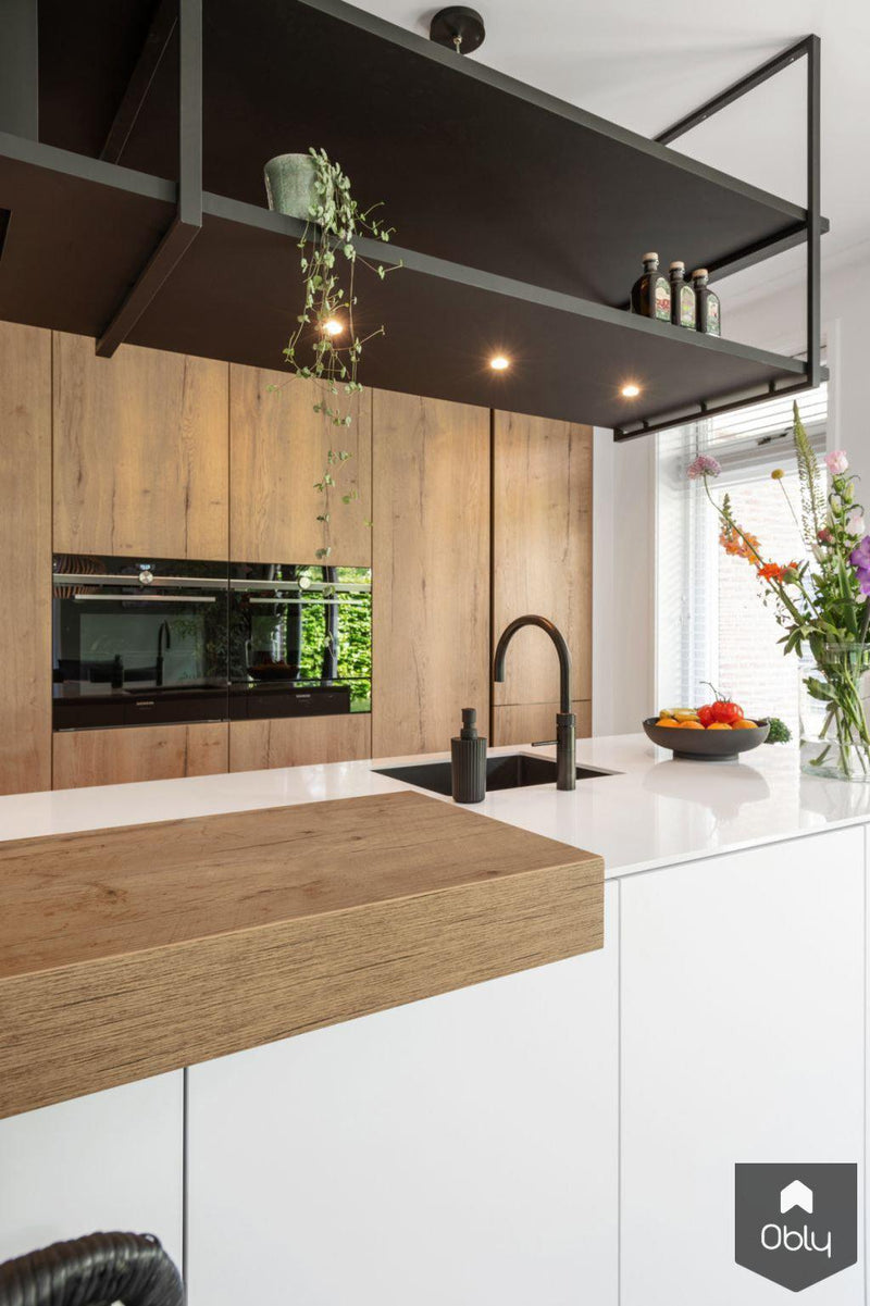 Moderne keuken met zwarte accenten-Keukenstudio Stormink-alle, Keuken-OBLY