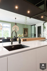 Moderne keuken met zwarte accenten-Keukenstudio Stormink-alle, Keuken-OBLY