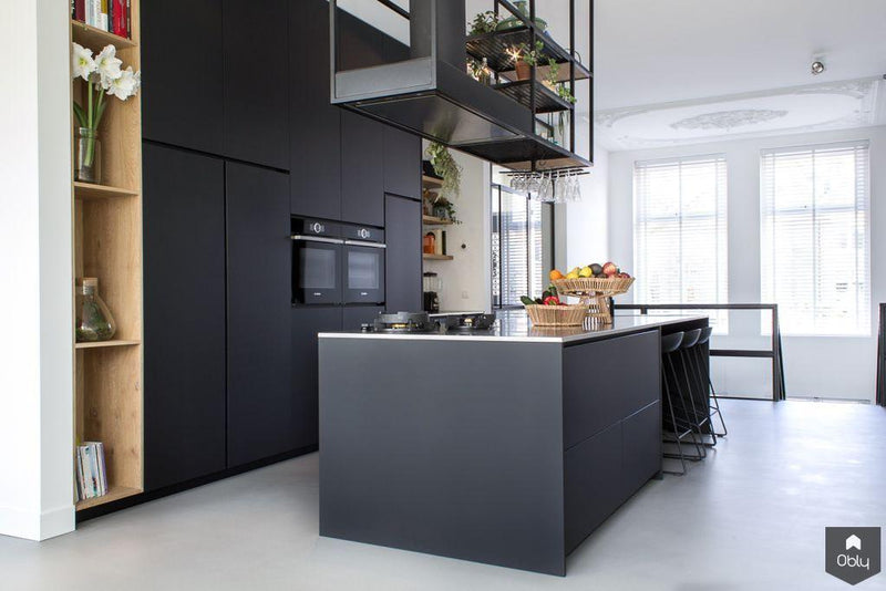 Moderne keuken van mat zwart en houten elementen-Robert Tediek Keukens & Interieur-alle, Keuken-OBLY