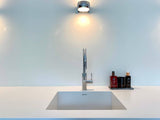Moderne witte keuken met zwarte kastenwanden-Klein Design-alle, Keuken-Moderne witte keuken met zwarte kastenwanden | OBLY.com-OBLY