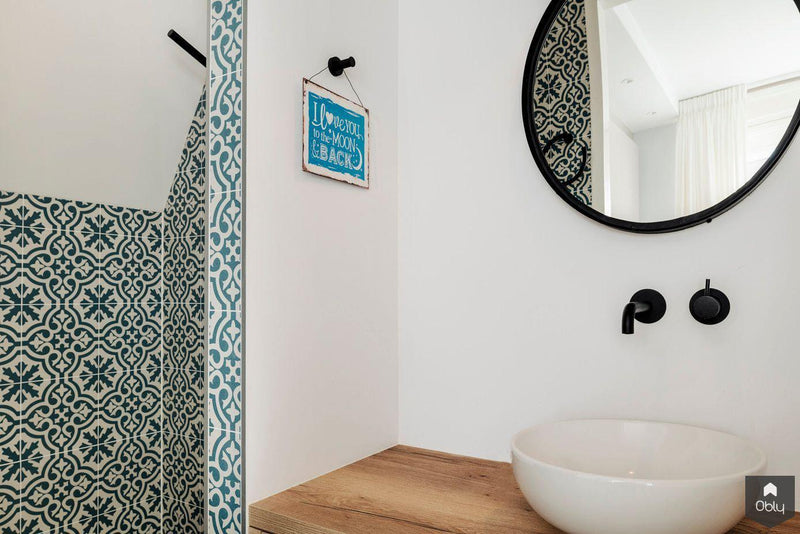 Sfeervolle badkamer met kleurrijke tegels-Het Badhuys-alle, Badkamer-OBLY