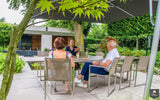 Sfeervolle moderne tuin met veranda-Stoop Tuinen-alle, Tuinen-OBLY