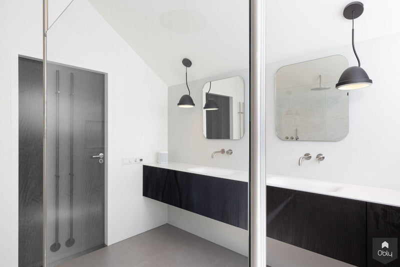 Stoere witte badkamer met zwarte accenten-Fors design badkamers-alle, Badkamer-OBLY