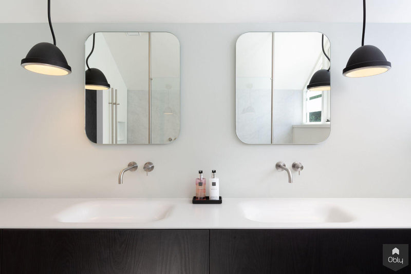 Stoere witte badkamer met zwarte accenten-Fors design badkamers-alle, Badkamer-OBLY