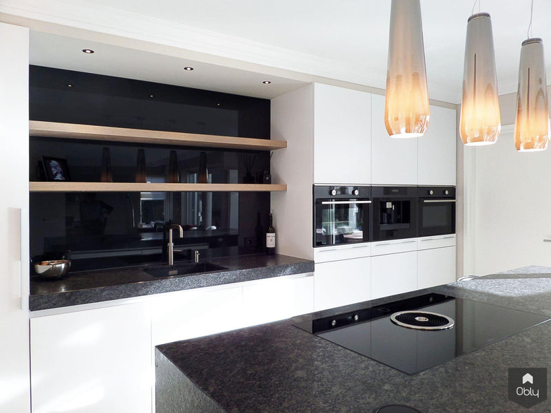 Witte keuken met hout en zwarte accenten-Keukenarchitectuur Midden Brabant-alle, Keuken-OBLY