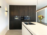 Witte keuken met warm houtfineer-Keukenarchitectuur Midden Brabant-Keuken-OBLY