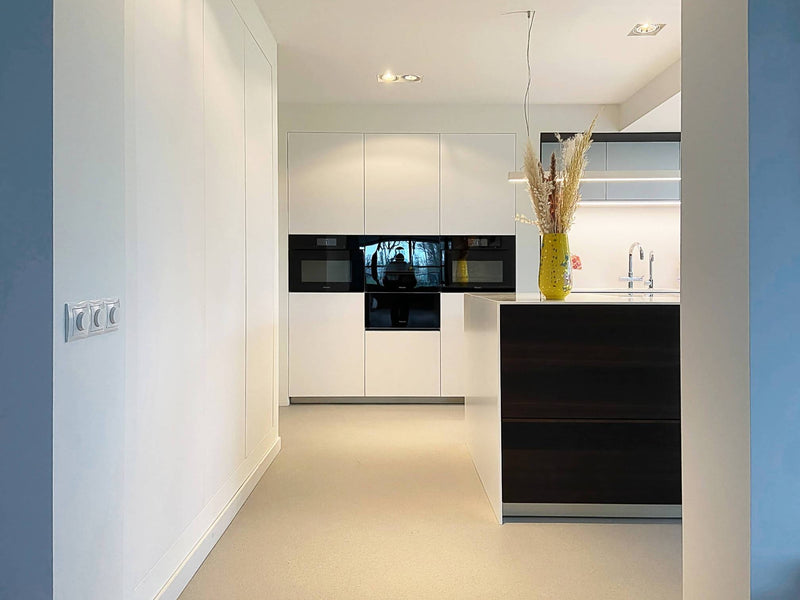 Zijdemat witte woonkeuken-Keukenarchitectuur Midden Brabant-Keuken-Verbouwing zijdemat witte woonkeuken-OBLY