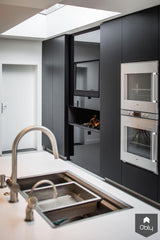 Zwarte moderne keuken met wit keukeneiland-Culimaat-alle, Keuken-OBLY